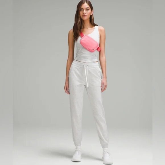 Lululemon Everywhere Belt Bag 1L Sakura Pink NWT - Picture 5 of 6